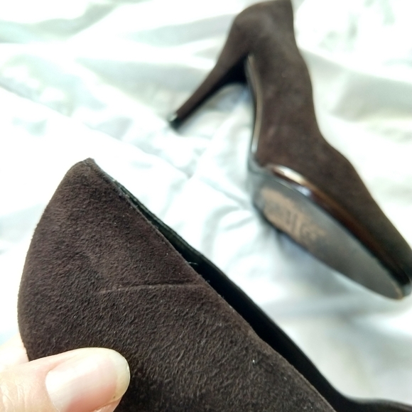 STUART WEITZMAN chocolate brown suede leather heel - Picture 7 of 8